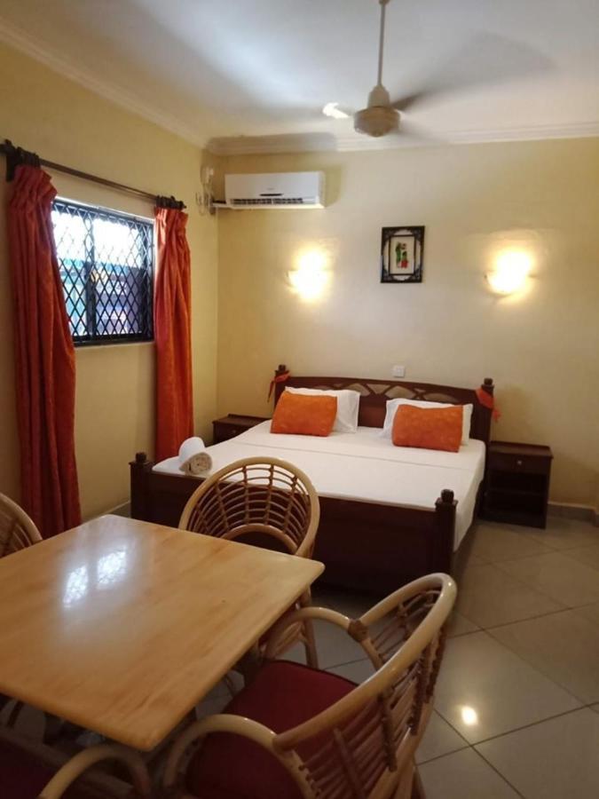 Regency Park Hotel Момбаса Екстериор снимка