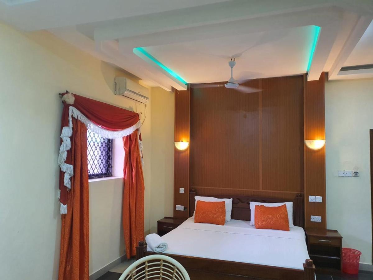 Regency Park Hotel Момбаса Екстериор снимка