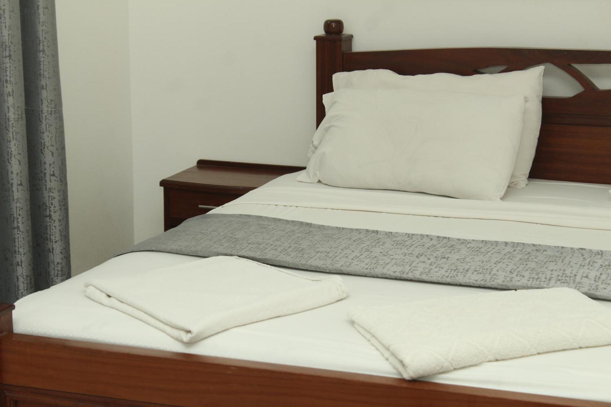 Regency Park Hotel Момбаса Екстериор снимка