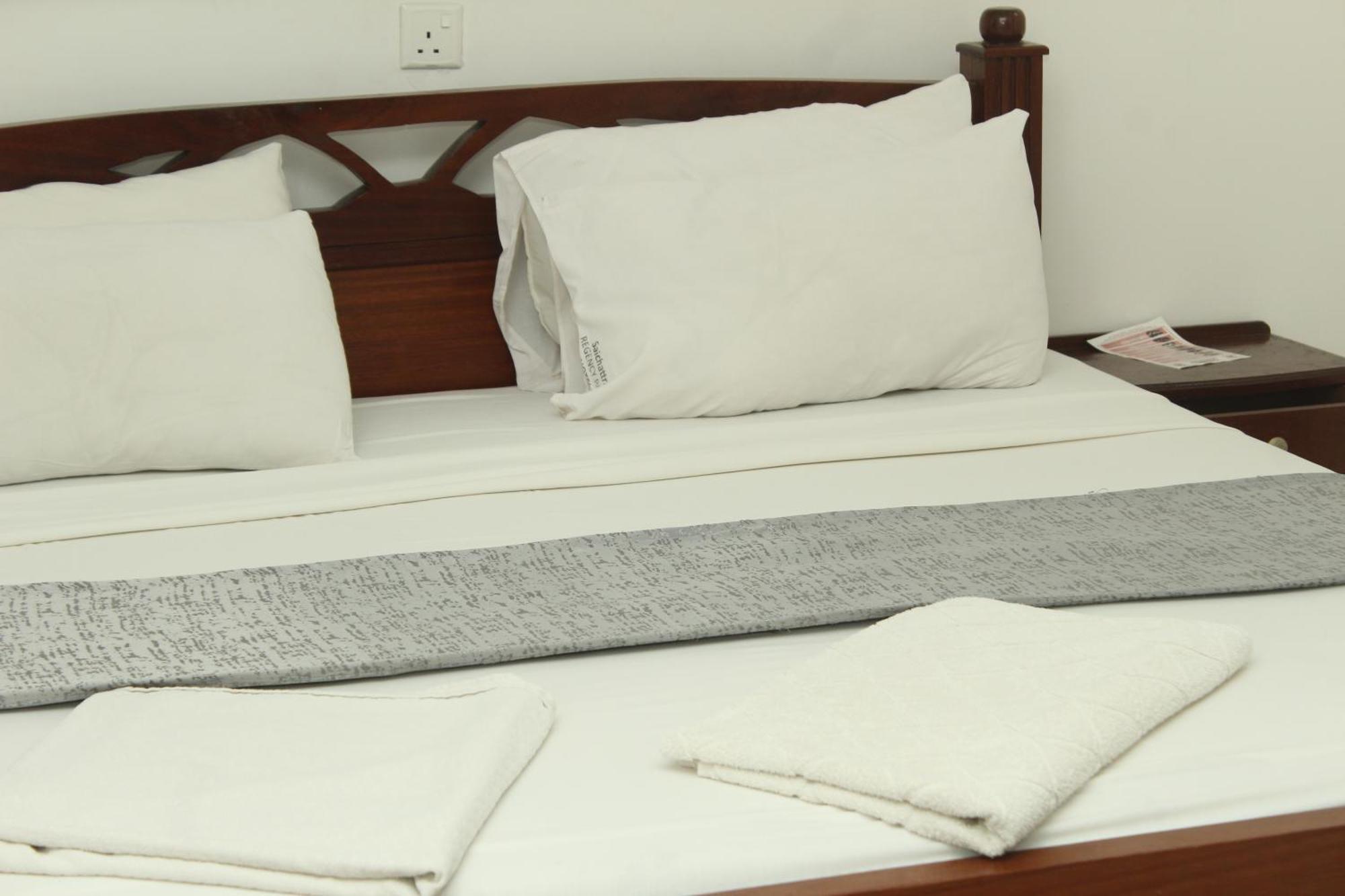 Regency Park Hotel Момбаса Екстериор снимка