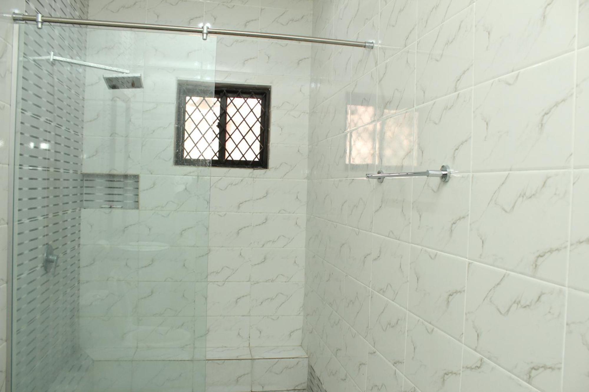 Regency Park Hotel Момбаса Екстериор снимка