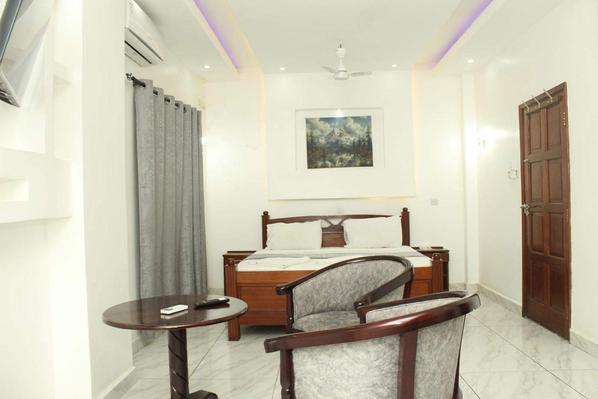 Regency Park Hotel Момбаса Екстериор снимка