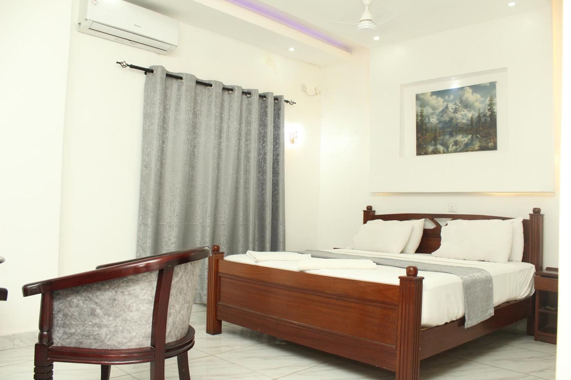 Regency Park Hotel Момбаса Екстериор снимка