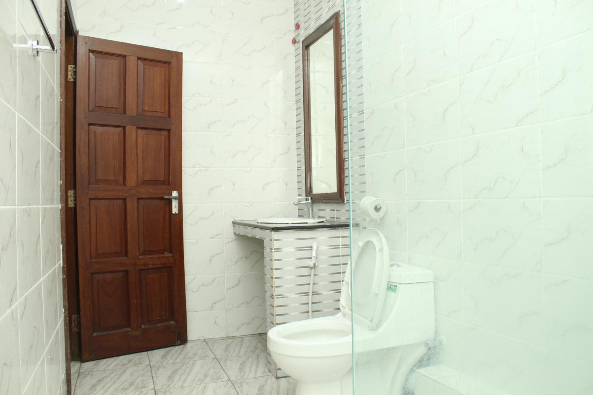Regency Park Hotel Момбаса Екстериор снимка