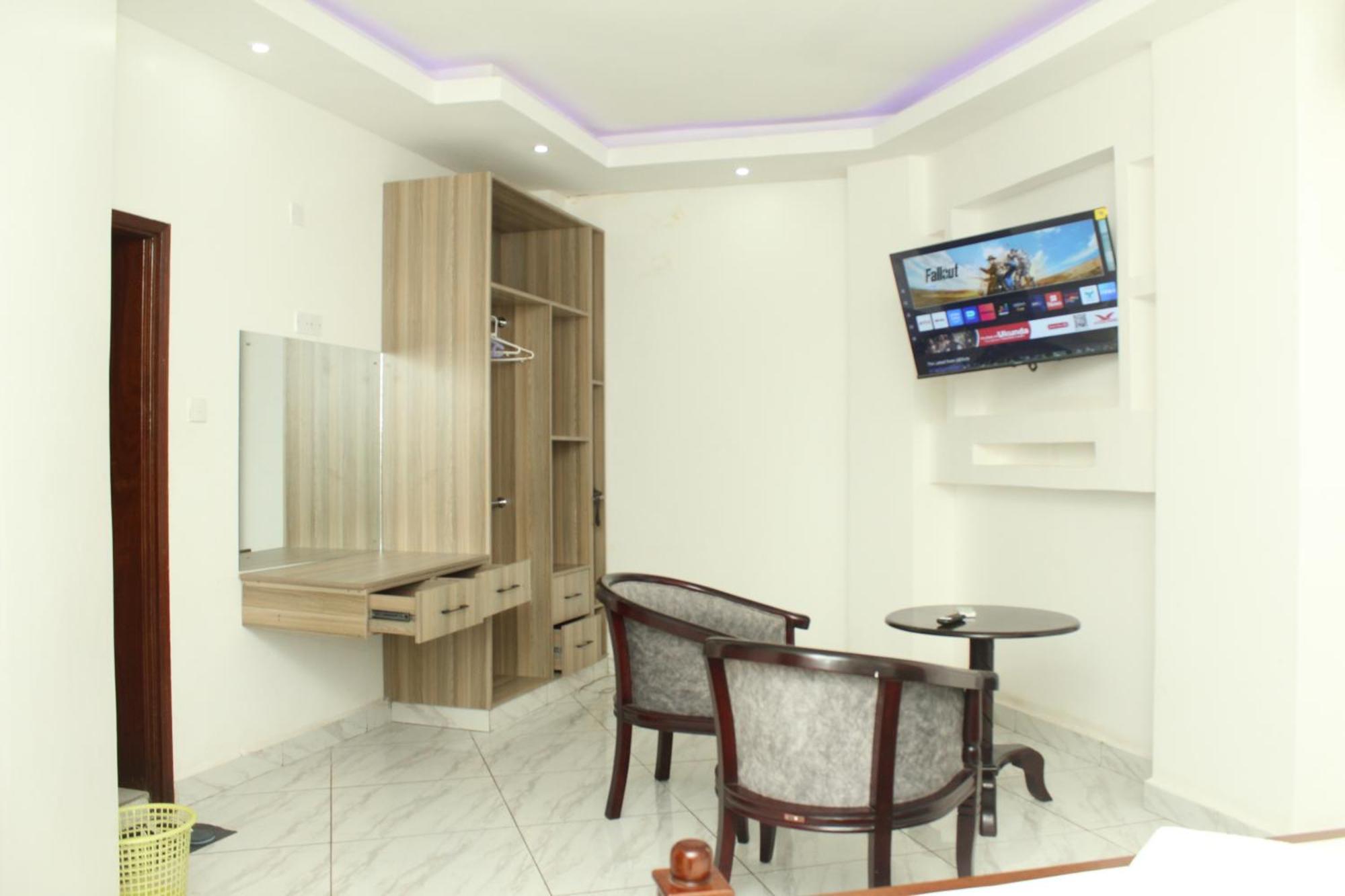 Regency Park Hotel Момбаса Екстериор снимка