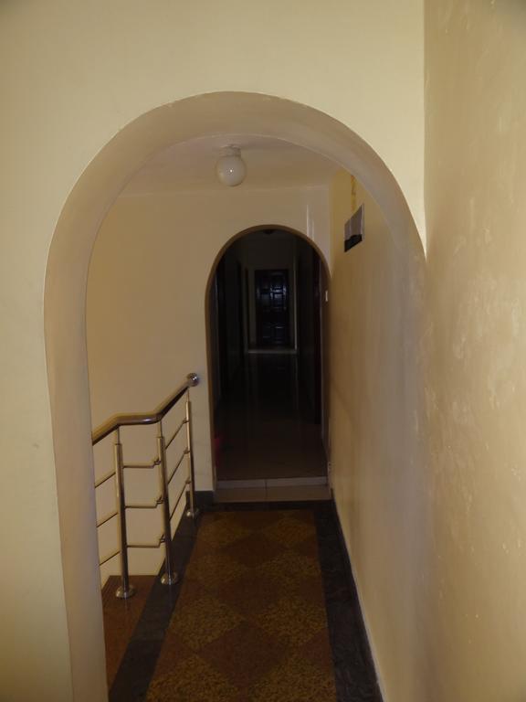Regency Park Hotel Момбаса Екстериор снимка