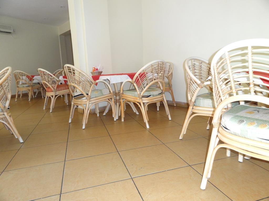 Regency Park Hotel Момбаса Екстериор снимка