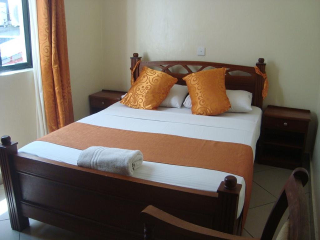 Regency Park Hotel Момбаса Стая снимка