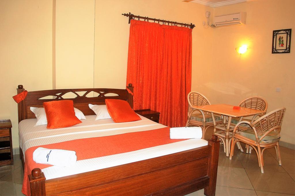 Regency Park Hotel Момбаса Екстериор снимка