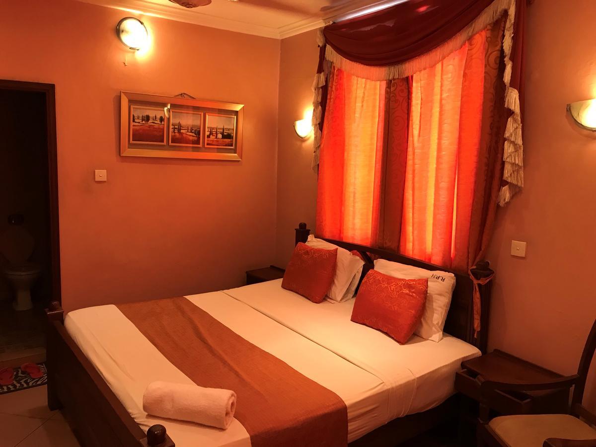 Regency Park Hotel Момбаса Екстериор снимка