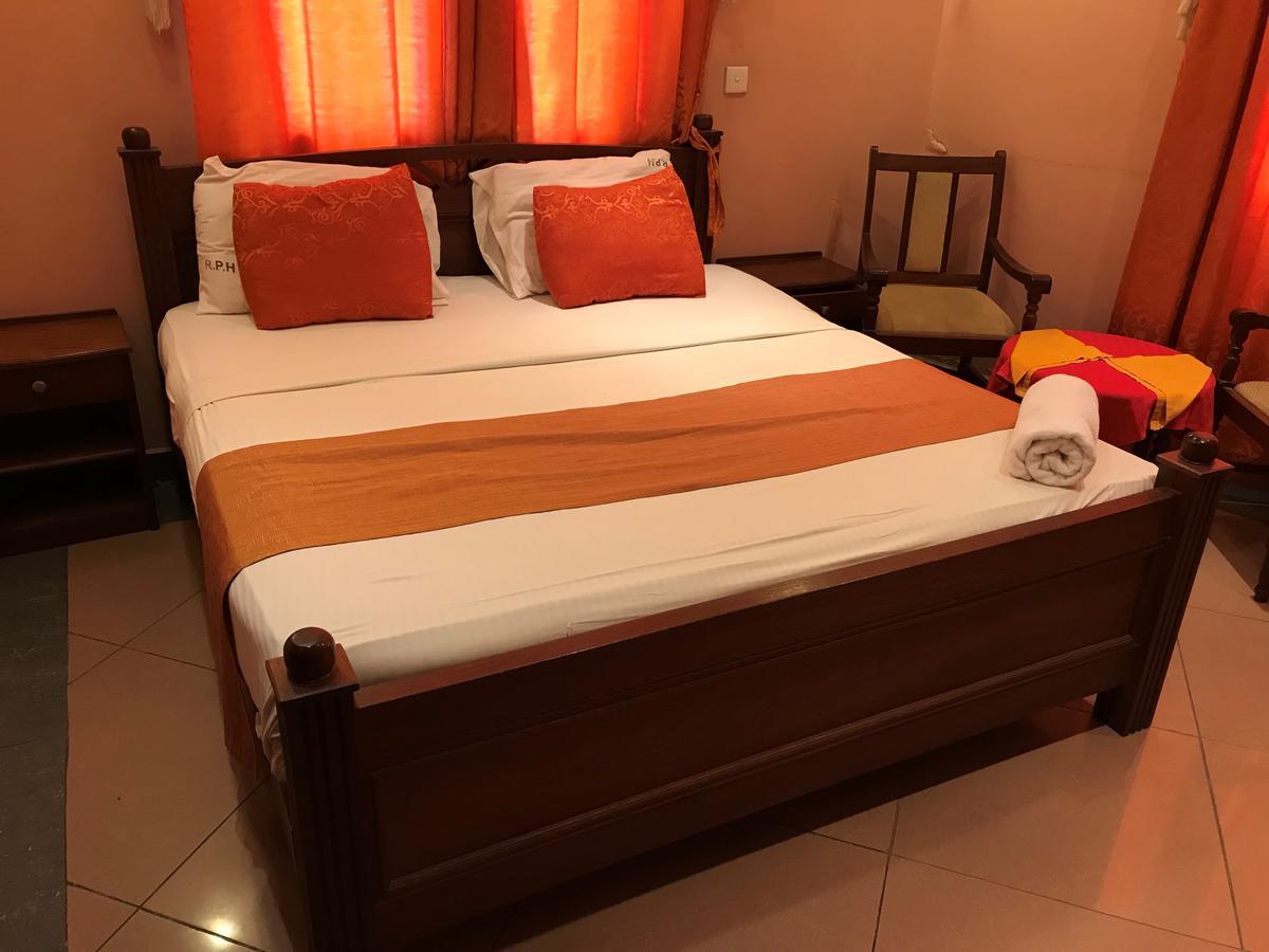 Regency Park Hotel Момбаса Екстериор снимка
