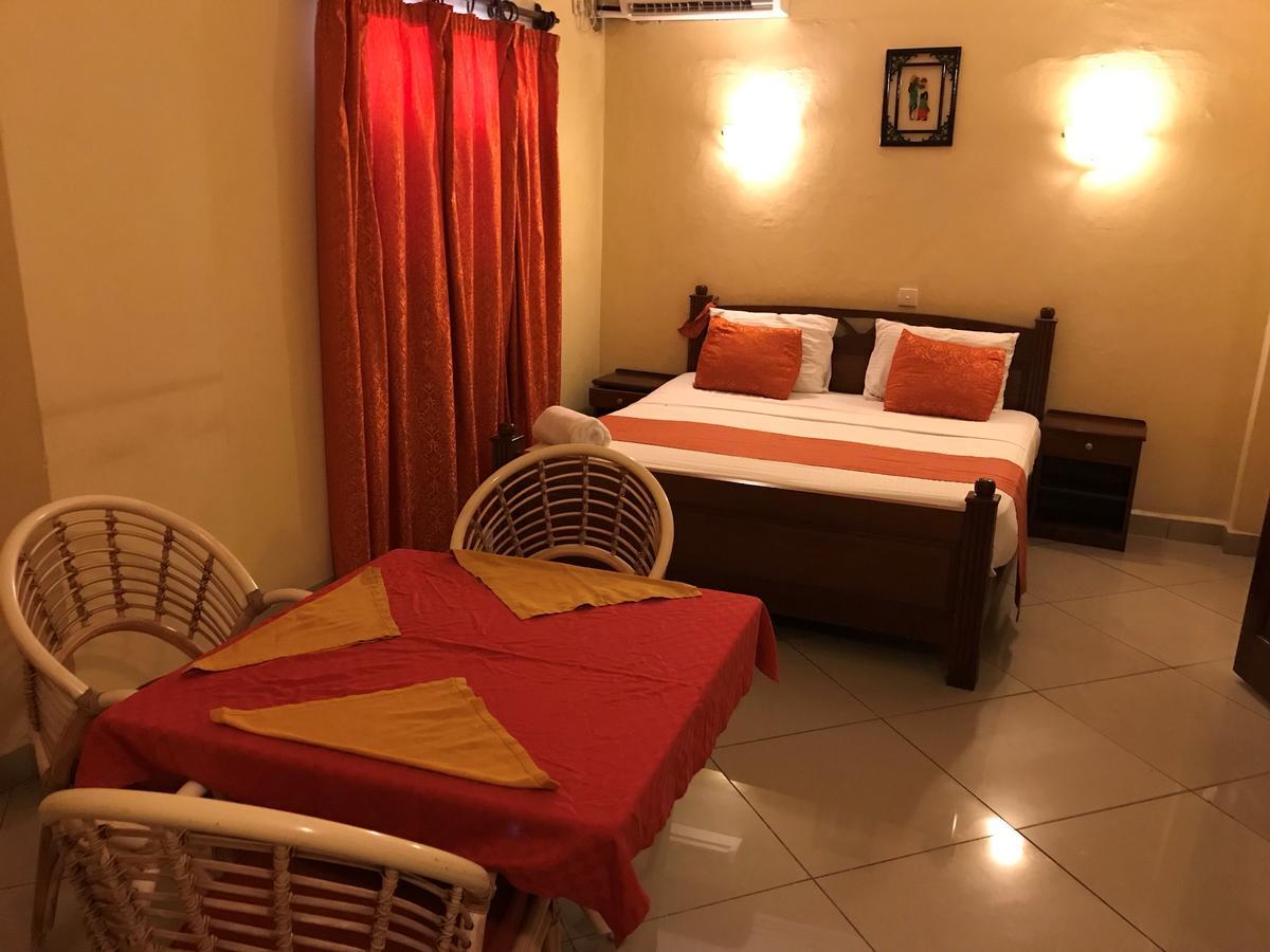 Regency Park Hotel Момбаса Екстериор снимка