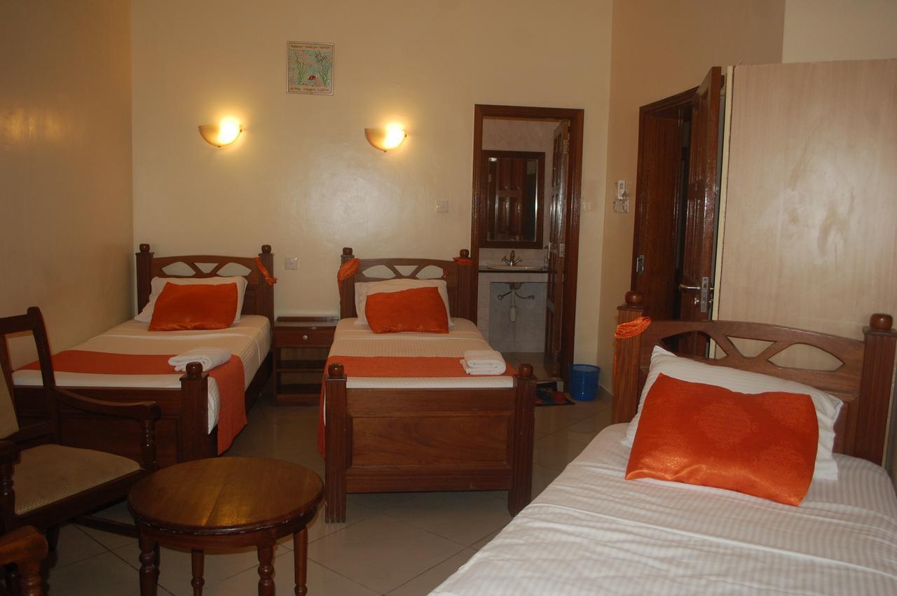Regency Park Hotel Момбаса Екстериор снимка