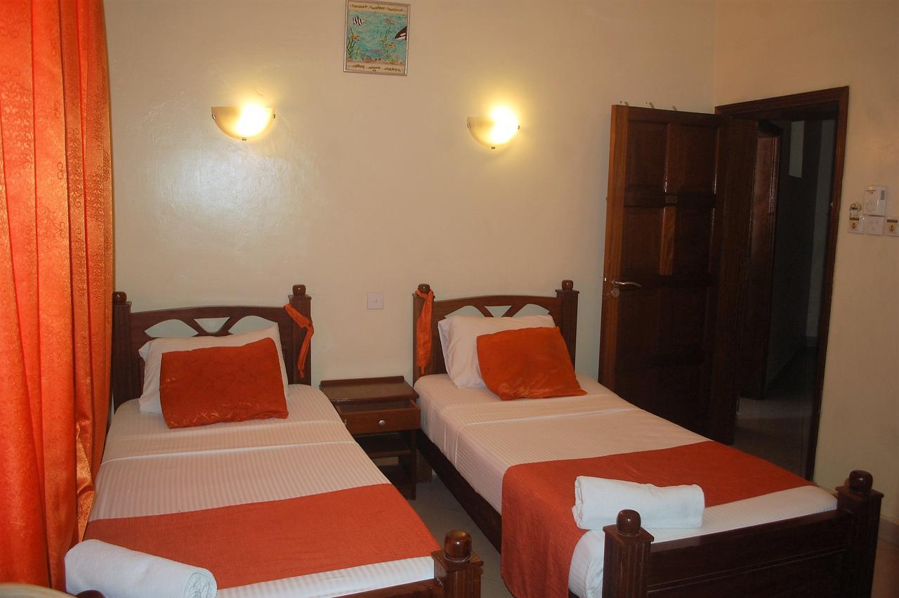 Regency Park Hotel Момбаса Екстериор снимка