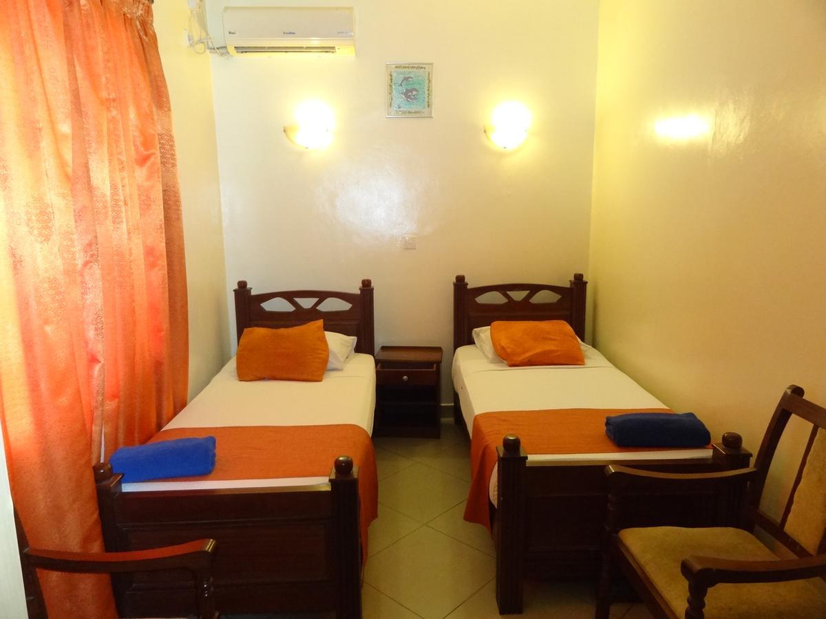 Regency Park Hotel Момбаса Екстериор снимка