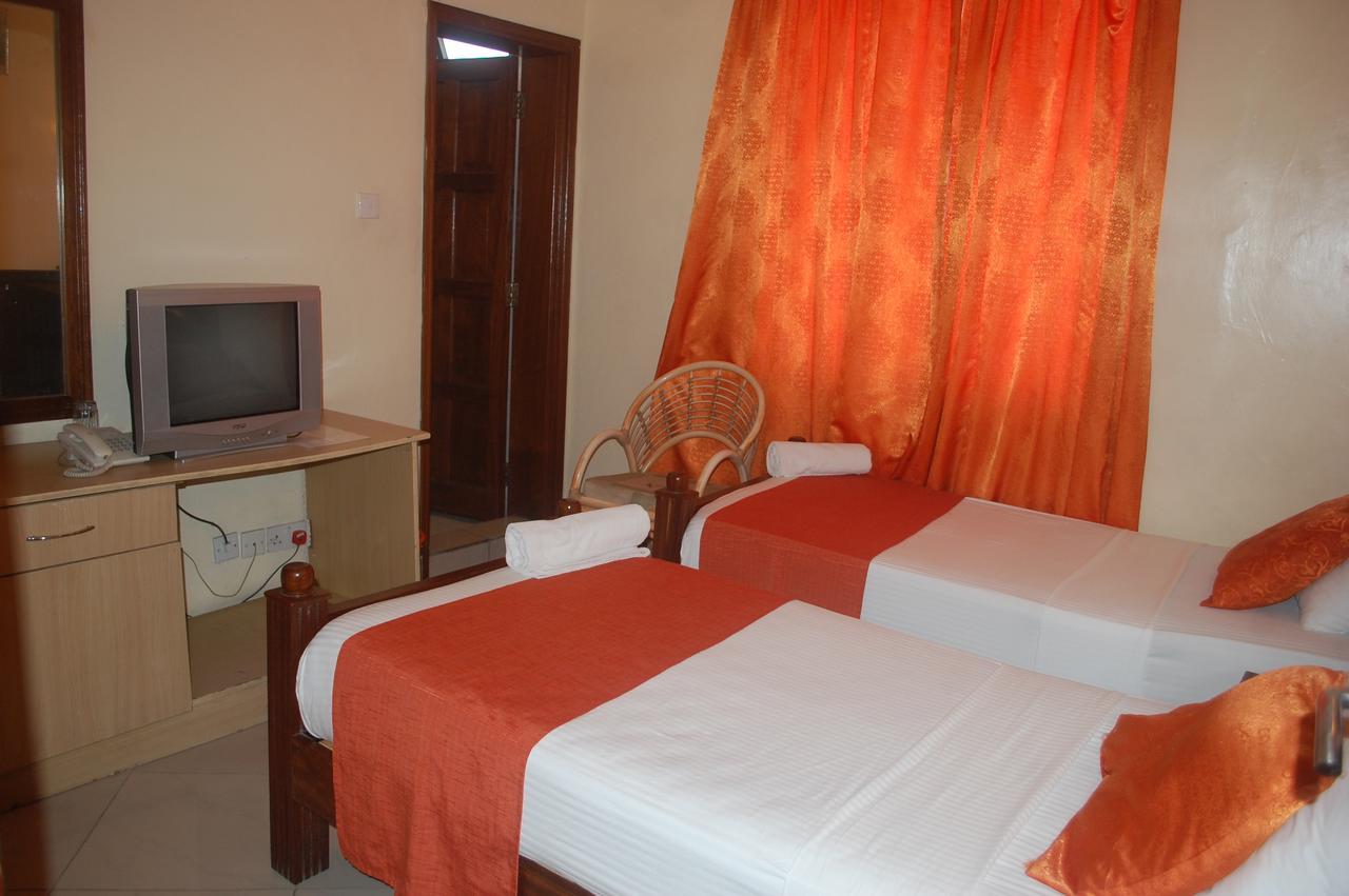 Regency Park Hotel Момбаса Екстериор снимка
